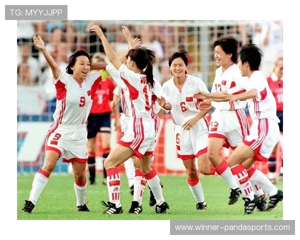 中国女足球星风采展示 努力拼搏成就辉煌赛场传奇