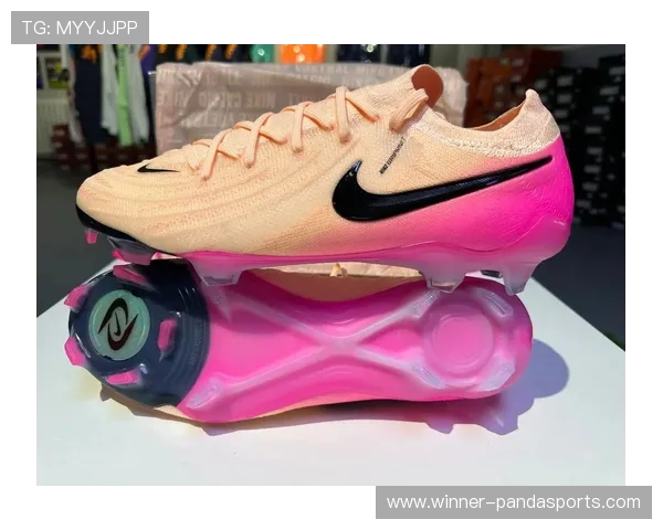 足球明星们常穿的顶级品牌足球鞋盘点及其背后故事解析